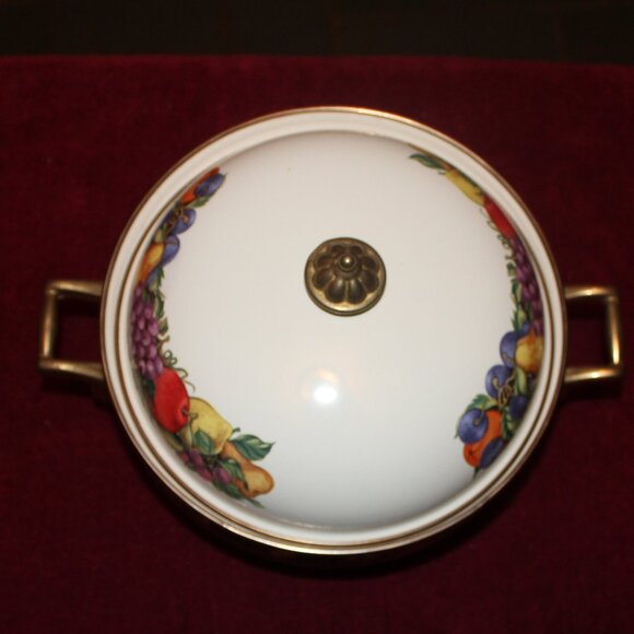 Vintage Enamelware 2 Quart Casserole Dish Dutch Oven Soup Pot and Lid Cornucopia - Picture 2 of 4